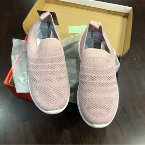 Apawwa Girls Sneakers Lightweight Breathable Slip On Running/Walking Shoe Pink